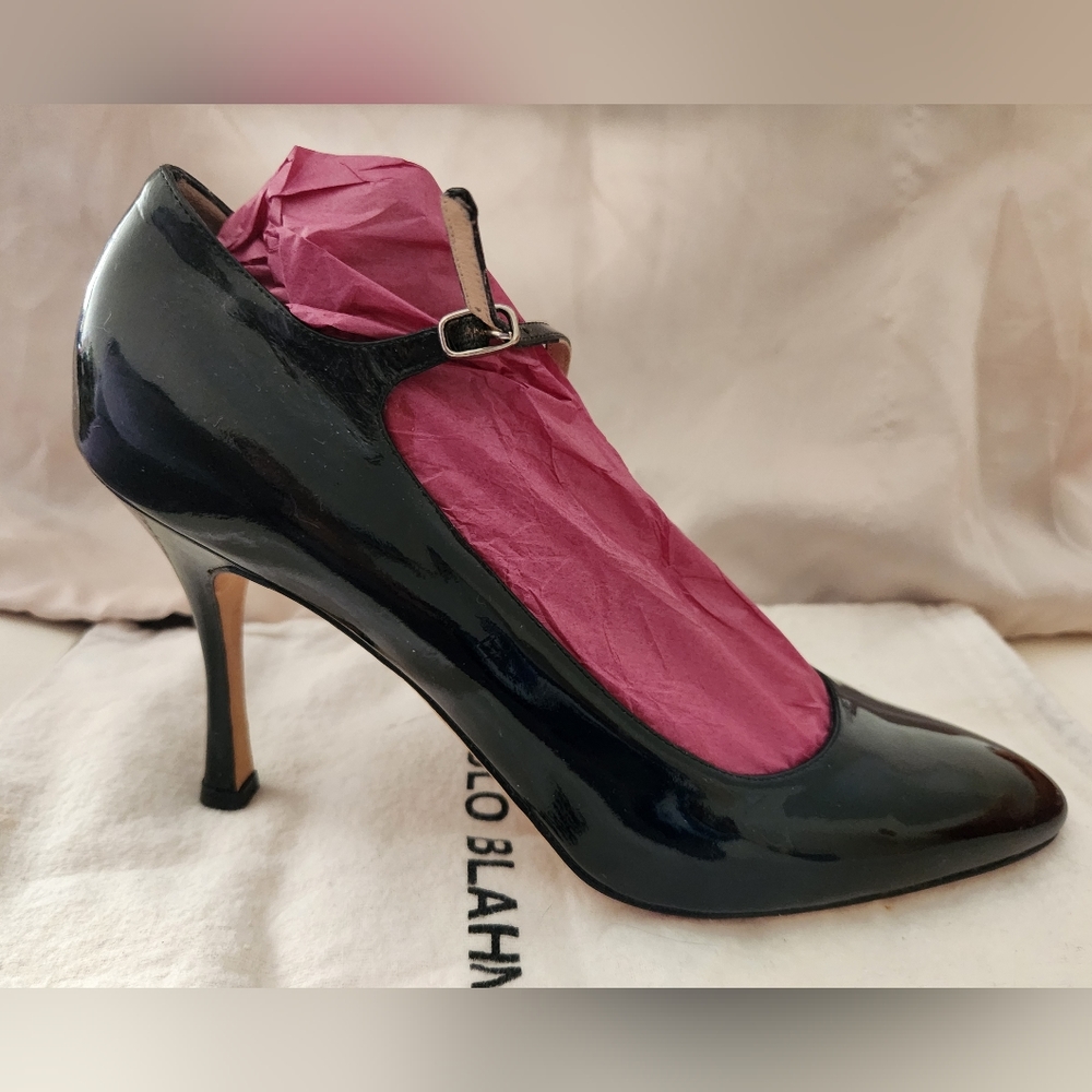 💗MANOLO BLAHNIK PATENT LEATHER MARY JANE PUMPS